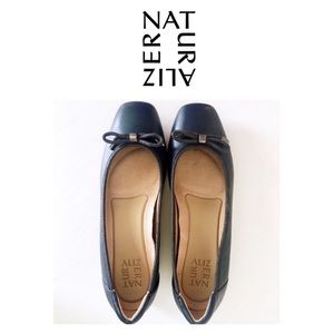 NATURALIZER Low Heel Leather Shoes